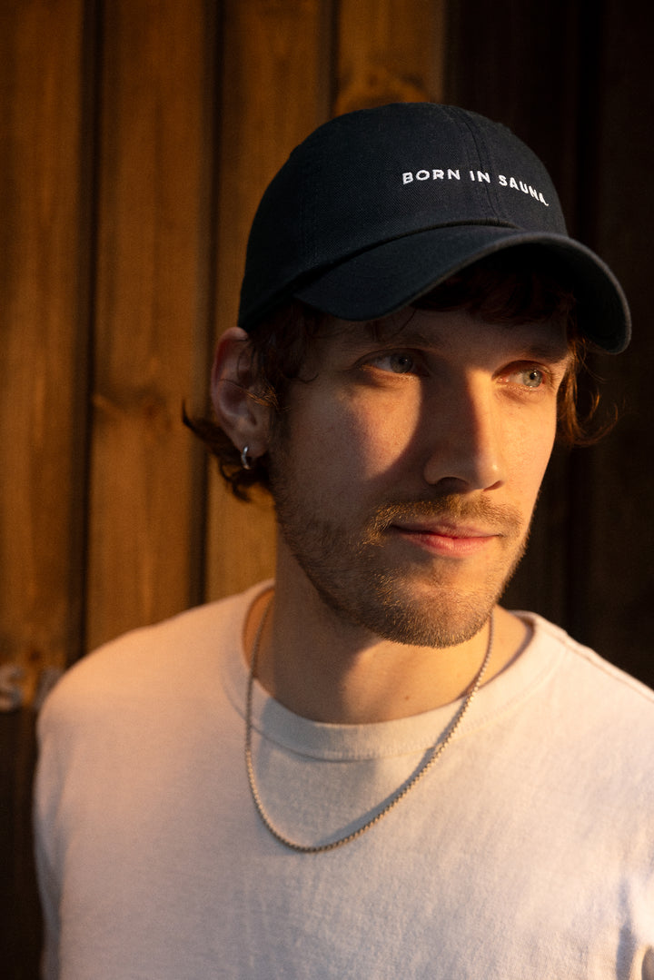 Born in Sauna -lippis